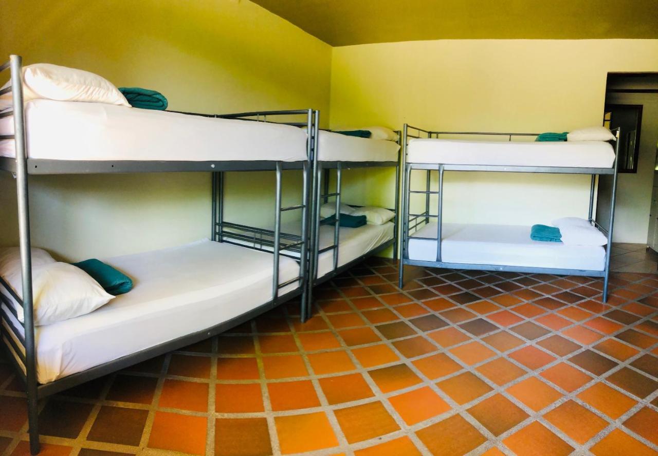 Arenal Backpackers Resort La Fortuna Ngoại thất bức ảnh A typical hostel room