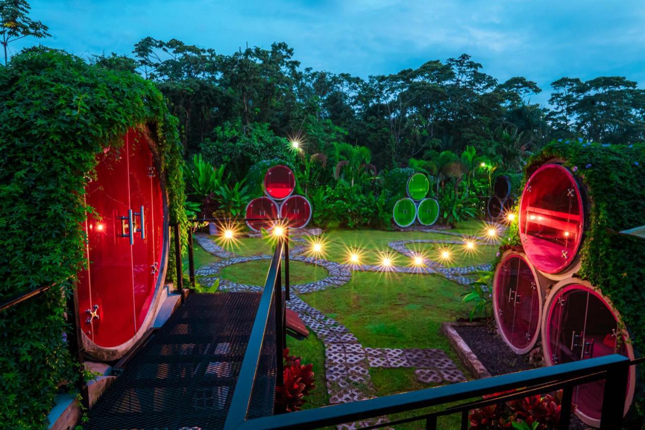 Arenal Backpackers Resort La Fortuna Ngoại thất bức ảnh The resort's "Wine Bar"