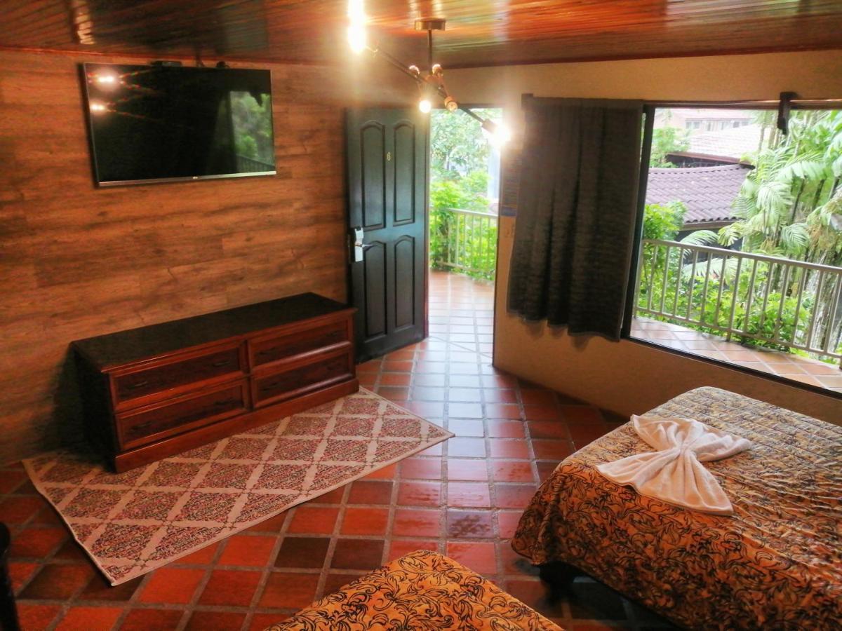 Arenal Backpackers Resort La Fortuna Ngoại thất bức ảnh