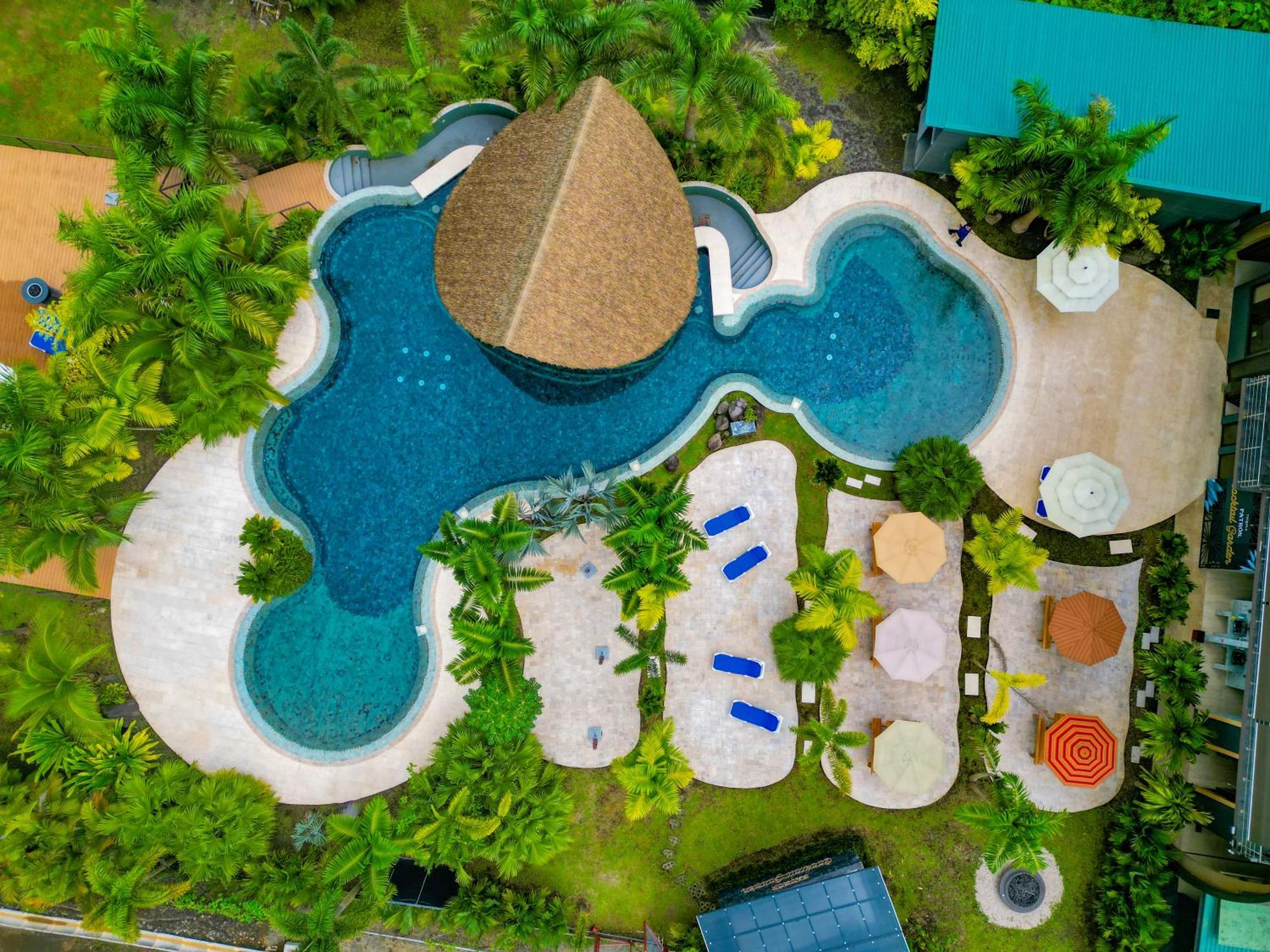Arenal Backpackers Resort La Fortuna Ngoại thất bức ảnh Aerial view of the resort