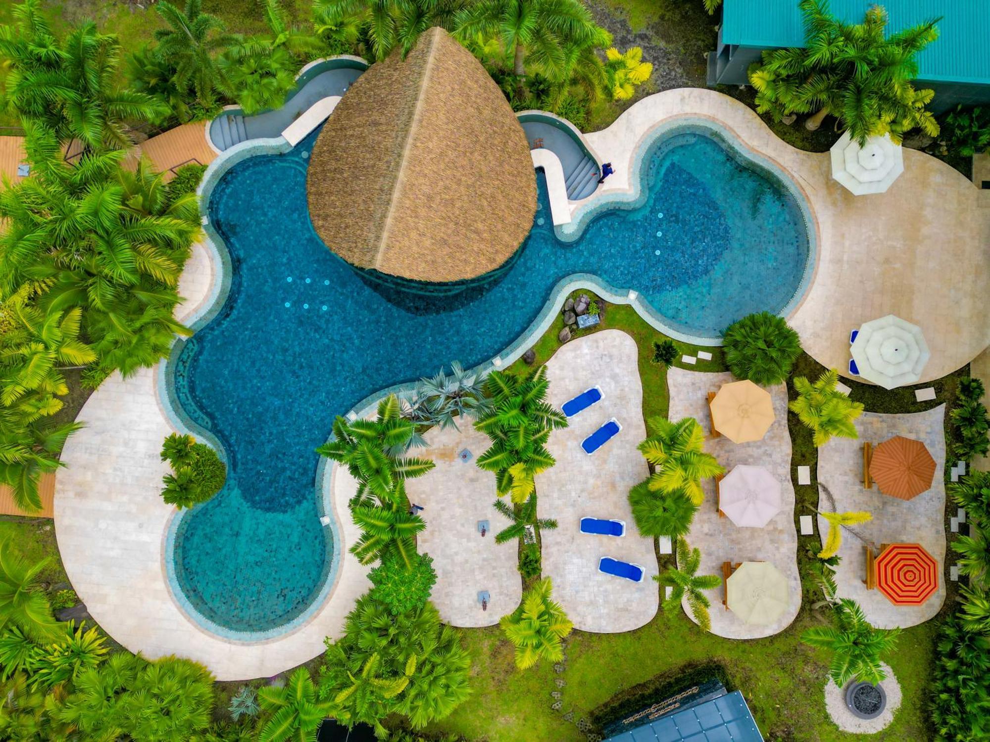 Arenal Backpackers Resort La Fortuna Ngoại thất bức ảnh Aerial view of the resort