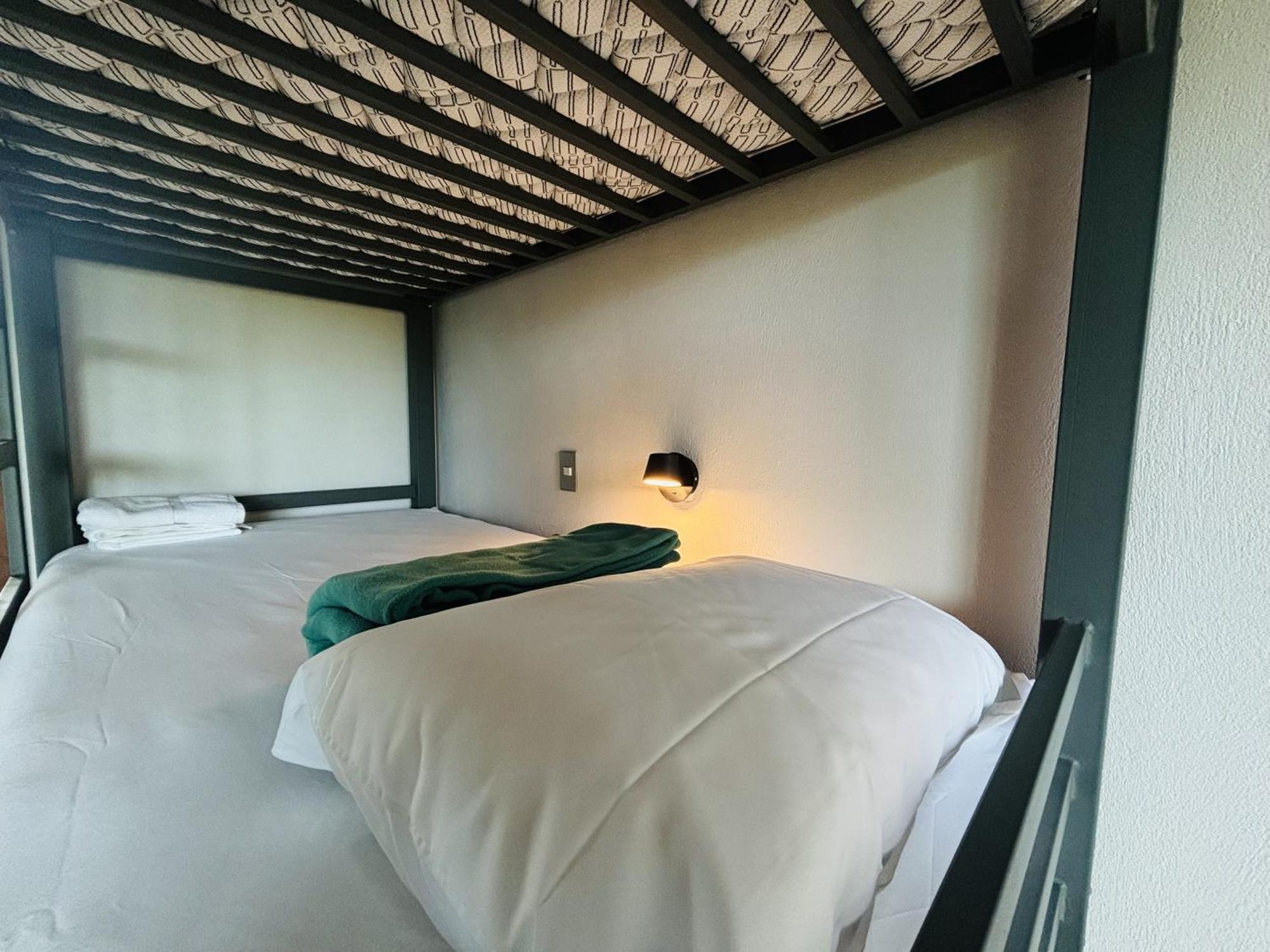 Arenal Backpackers Resort La Fortuna Ngoại thất bức ảnh Bunk beds at the KPH