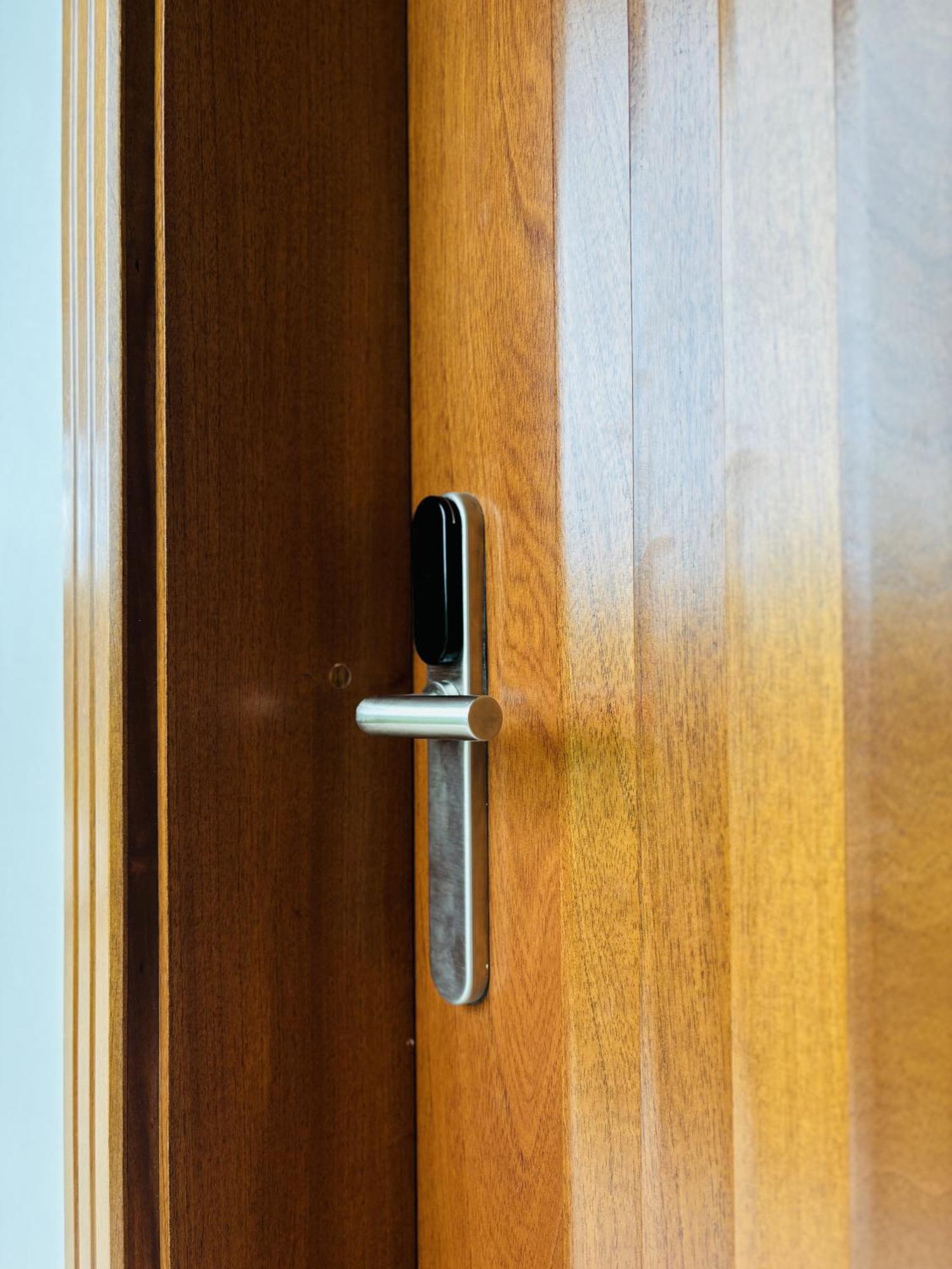 Arenal Backpackers Resort La Fortuna Ngoại thất bức ảnh A door handle